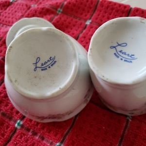 Ceramic creamer and sugar bowl